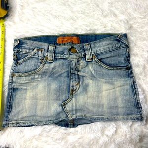 Levis jean skirt size 3